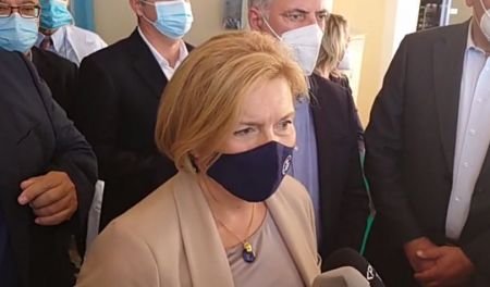 Μίνα Γκάγκα – Μεγαλύτερα οικονομικά κίνητρα στους υγειονομικούς για να εμβολιαστούν