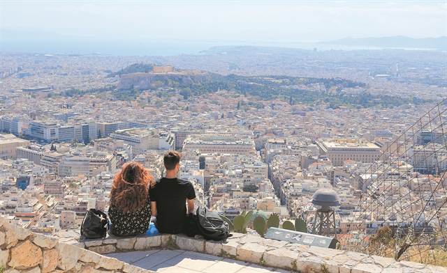 Όλα για τους νέους – Ολοήμερα σχολεία και παρεμβάσεις για φθηνή στέγη