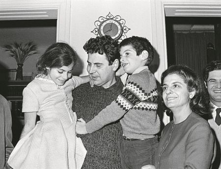 Οι πέντε διαθήκες του Μίκη Θεοδωράκη – Οι επιθυμίες, οι κληρονόμοι και τα δικαιώματα