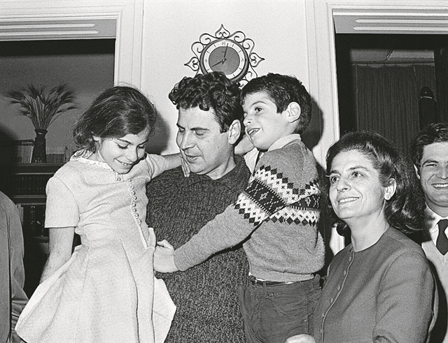 Οι πέντε διαθήκες του Μίκη Θεοδωράκη – Οι επιθυμίες, οι κληρονόμοι και τα δικαιώματα