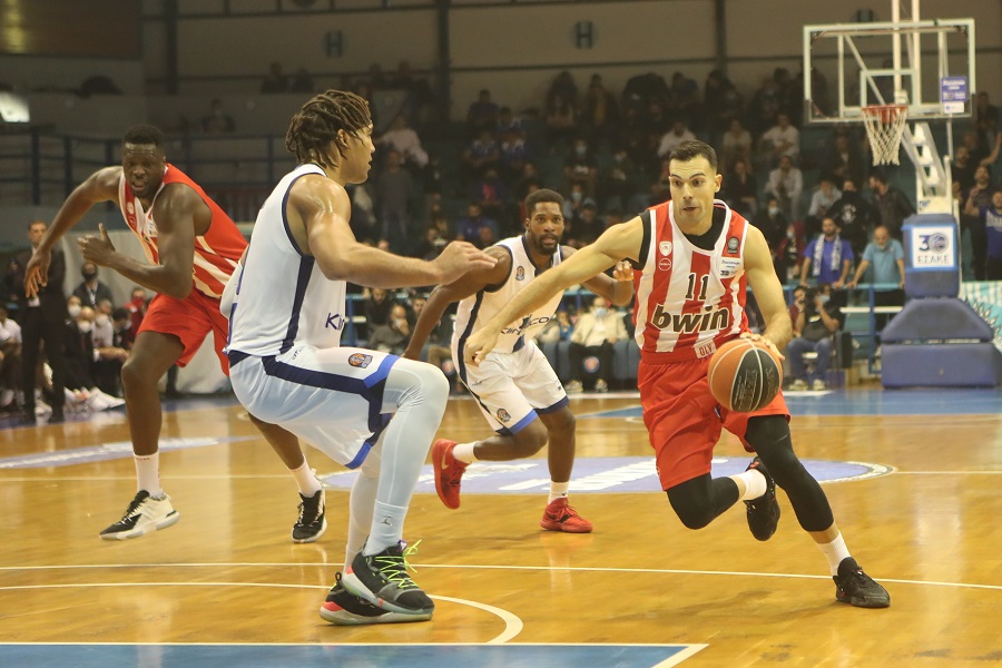 Νίκη – θρίλερ στην παράταση για τον Ολυμπιακό (96-90) – Αγωνία για Παπανικολάου