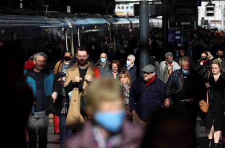 Κορωνοϊός – Φόβοι για 5.000 κρούσματα ημερησίως και χιλιάδες θανάτους ως το τέλος του έτους