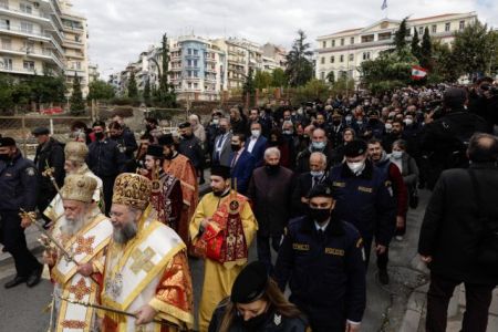Γιορτάζει σήμερα η Θεσσαλονίκη – Πλήθος κόσμου στη δοξολογία του Αγίου Δημητρίου