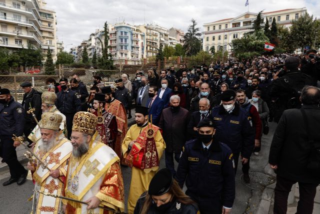 Γιορτάζει σήμερα η Θεσσαλονίκη – Πλήθος κόσμου στη δοξολογία του Αγίου Δημητρίου