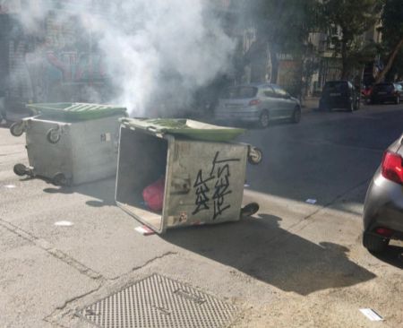 ΑΣΟΕΕ – Ένταση στην Πατησίων – Πετροπόλεμος και φωτιές σε κάδους