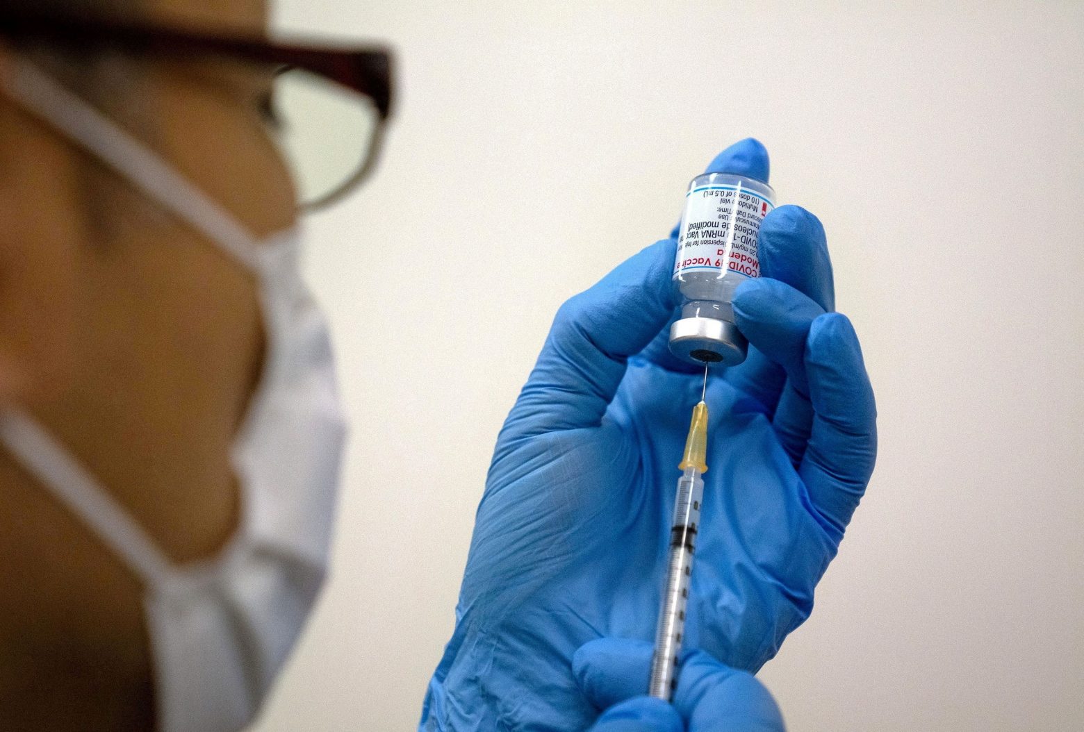 Εμβόλιο – 1 στους 5 Έλληνες δηλώνει διστακτικός ή αρνητής