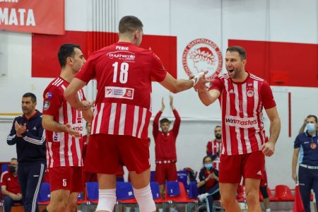 Εύκολα ο Ολυμπιακός 3-0 την Κομάρνο – Ένα βήμα από τα αστέρια