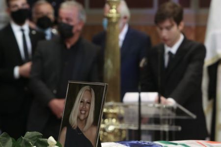 Θα μας φυλάς τώρα από τα σύννεφα