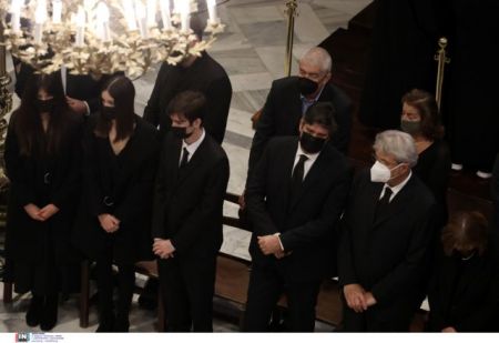 Φώφη Γεννηματά – Ξεκίνησε για την τελευταία της κατοικία – Live από τη Μητρόπολη Αθηνών