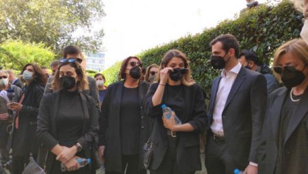 Φώφη Γεννηματά – Στη Μητρόπολη Αθηνών η οικογένειά της – Οι πρώτες εικόνες