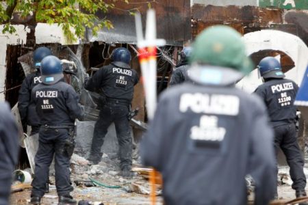 Γερμανία – Αστυνομικές έρευνες σε σπίτια πέντε νεαρών – Σχεδίαζαν τρομοκρατική επίθεση εμπνευσμένοι από τον ISIS
