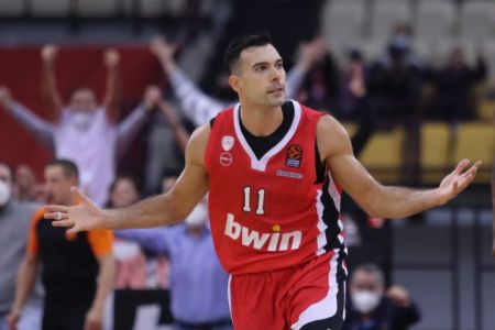 Σπουδαία νίκη του Ολυμπιακού με ηγέτη τον Σλούκα 67-65 τη Φενέρ