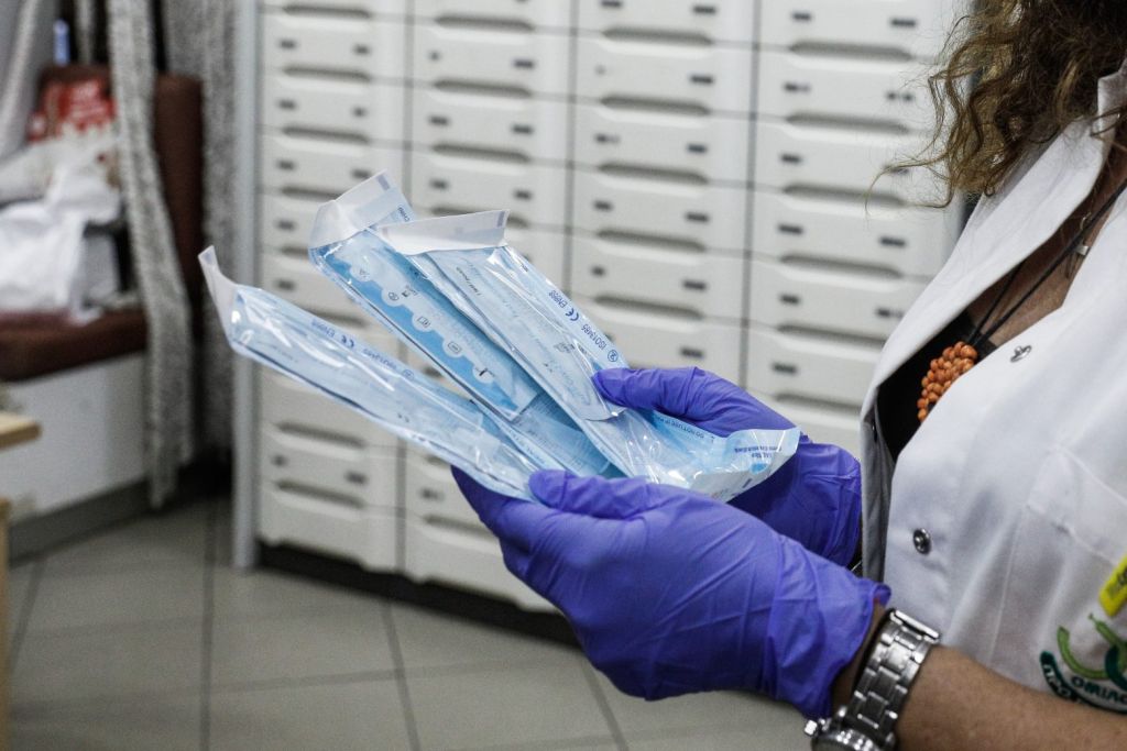 Κορωνοϊός – Από Δευτέρα η διάθεση δωρεάν self test για όλους – Πού και πώς θα γίνεται η διανομή