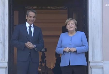 Spiegel – Η Μέρκελ θα ζητήσει συγγνώμη από τους Έλληνες που έχασαν τη δουλειά τους;