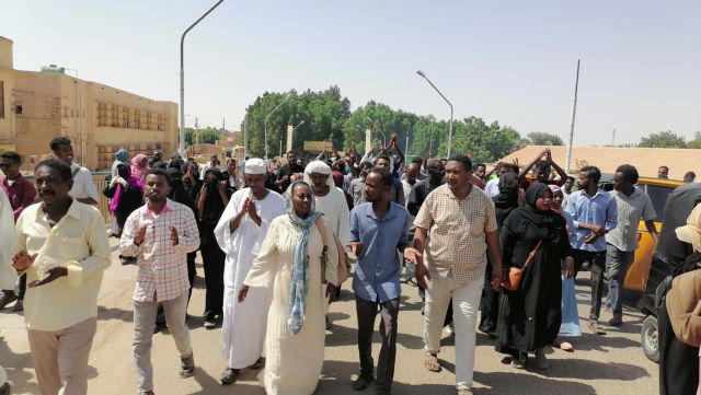 Πραξικόπημα στο Σουδάν – Χιλιάδες στους δρόμους – Φονικές συγκρούσεις