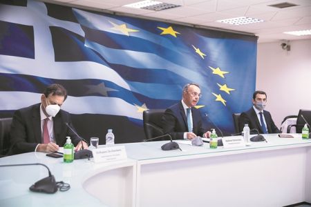 Ακρίβεια και πανδημία απειλούντην επιστροφή στην ομαλότητα