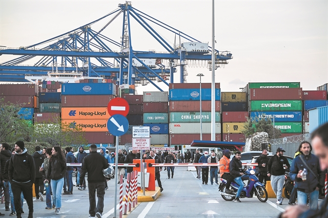 «Φουρτούνες» στην επένδυση της COSCO στον Πειραιά