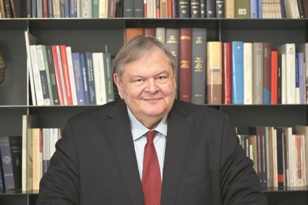 «Η κυβέρνηση δεν μπορεί να βασίζεται στην ανεπάρκεια της αντιπολίτευσης»