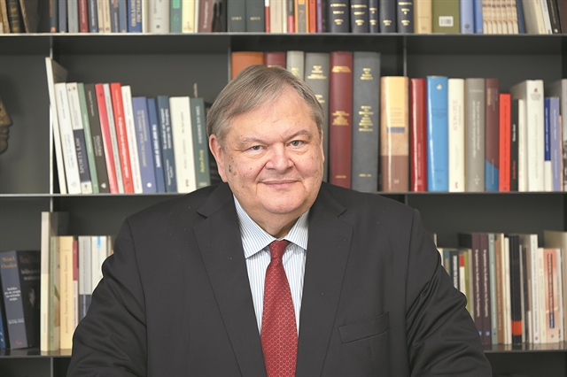 «Η κυβέρνηση δεν μπορεί να βασίζεται στην ανεπάρκεια της αντιπολίτευσης»