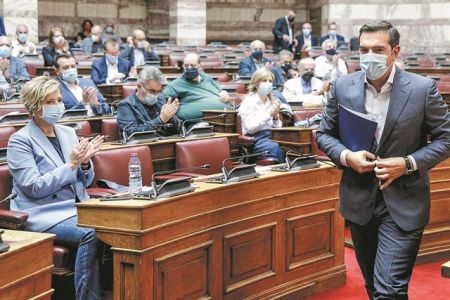 Αναζητούν αντιπολιτευτική στρατηγική