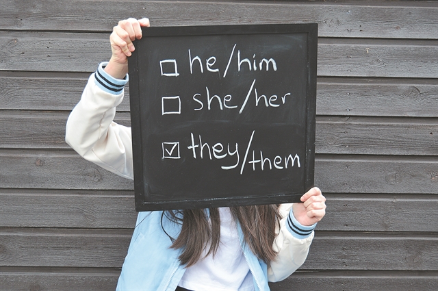 Η μάχη της αντωνυμίας και της «φυλετικής ουδετερότητας»