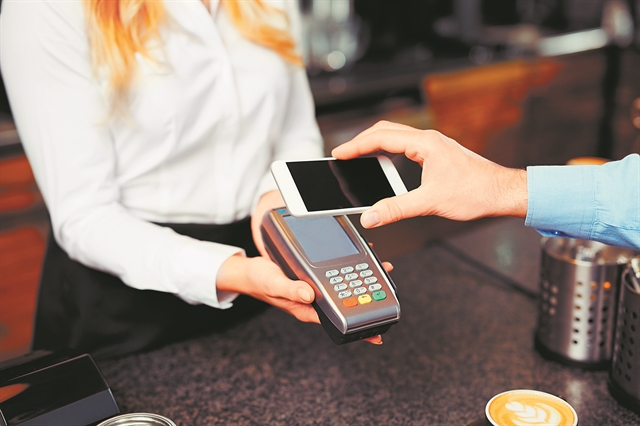 Σε e-πορτοφόλια μετατρέπονται τα smartphones