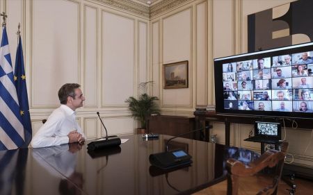 Government poised for stricter measures amid projections of over 5,000 COVID-19 cases daily in November