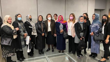Στο Μουσείο της Ακρόπολης γυναίκες από το Αφγανιστάν – Τις υποδέχτηκε η υπουργός Πολιτισμού