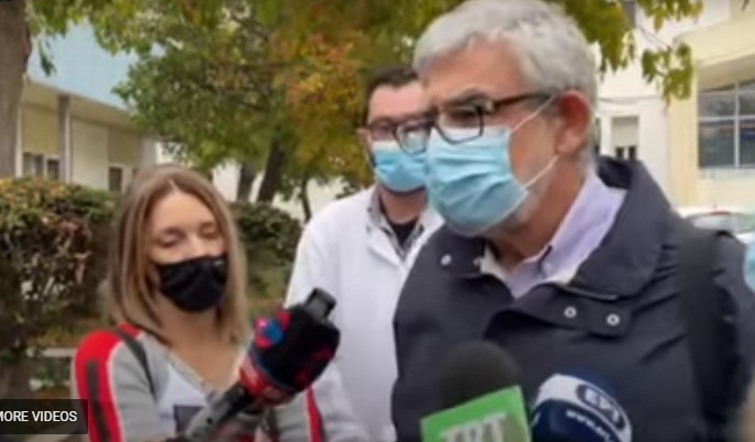 Λάρισα – Ο διευθυντής κλινικής κοροναϊού καταρρέει μπροστά στις κάμερες από κούραση | tovima.gr