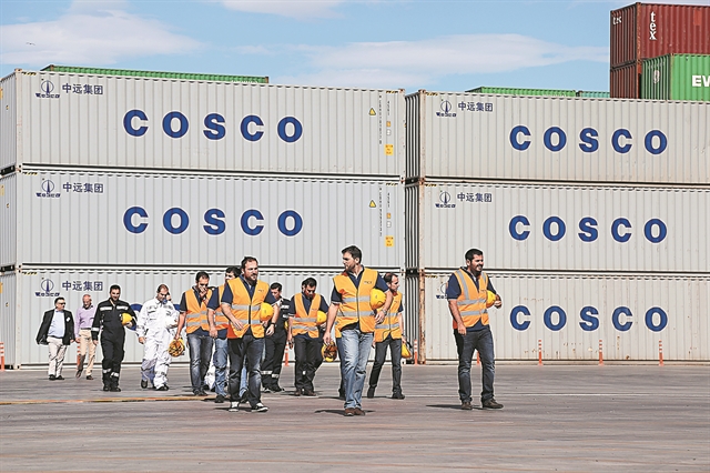 Cosco – «Ομερτά» για το θάνατο εργαζόμενου – Απεργίες στο λιμάνι | tovima.gr