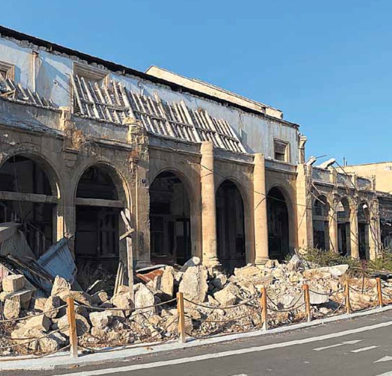 Το φάντασμα των Βαρωσίων και ο εγκλωβισμός του Κυπριακού