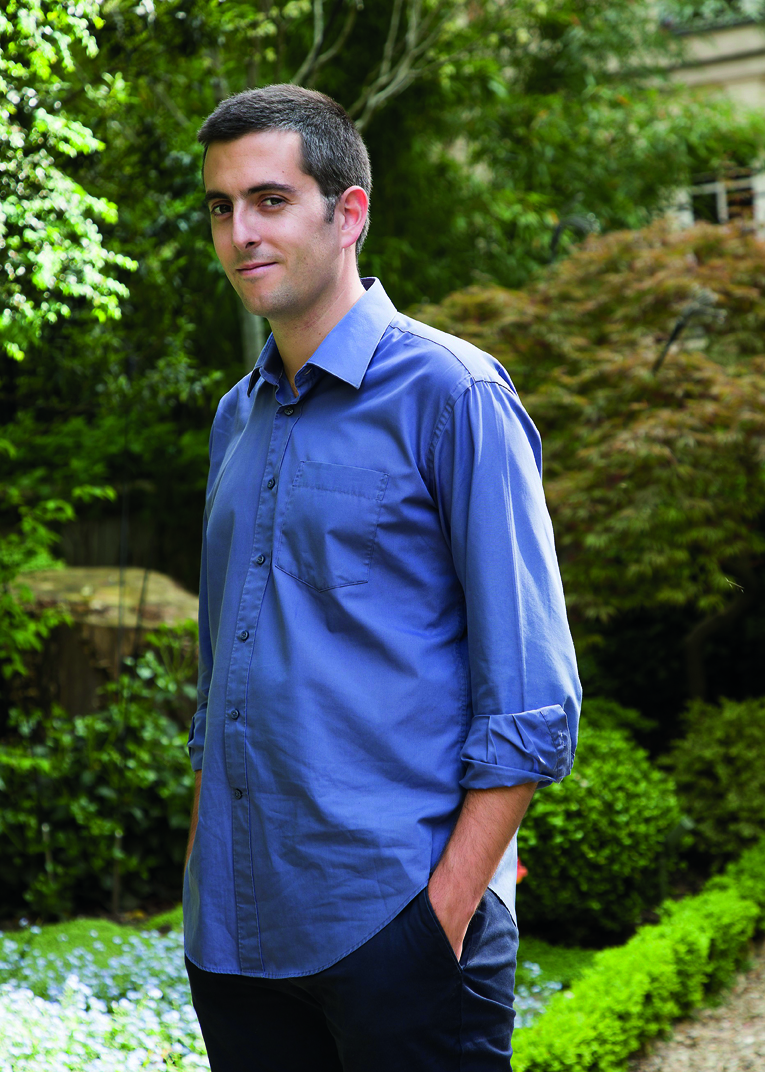 Ο Αντόν Μπεραμπέρ και το αίνιγμα του να είσαι άνθρωπος