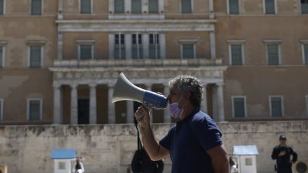 Συλλαλητήριο του ΠΑΜΕ στο Σύνταγμα το απόγευμα