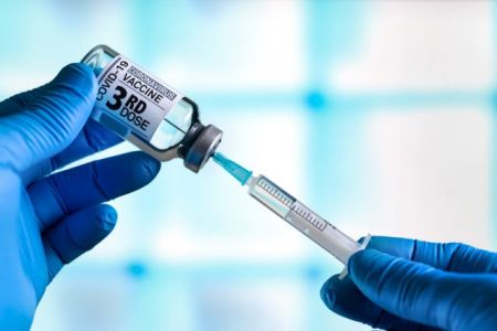 Εμβόλιο – Άνοιξε η πλατφόρμα για την αναμνηστική δόση – Ποιους αφορά