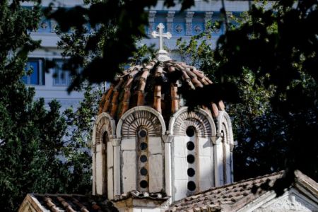 Μαξίμου κατά ΣΥΡΙΖΑ με φόντο την Εκκλησία