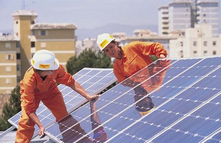 Ενεργειακή κρίση – Στο προσκήνιο τα φωτοβολταϊκά σε σπίτια και επιχειρήσεις – Πόσο συμφέρουν [πίνακας]