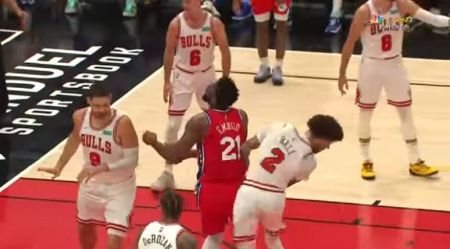 NBA – Ο Εμπίντ έκανε τον Μπολ να δει… αστεράκια με κατά λάθος γροθιά