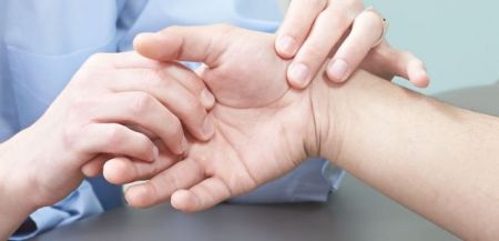 Έρευνα – Αυξημένος ο κίνδυνος μακροχρόνιας Covid-19 για τους ανθρώπους με ρευματικές παθήσεις