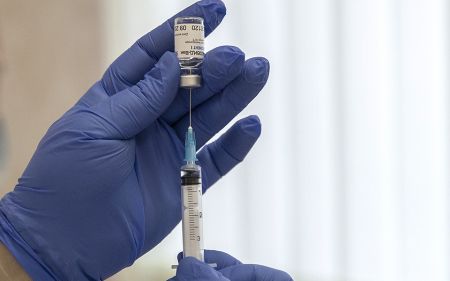 Κορωνοϊός: Εγκρίθηκε προσαρμοσμένο εμβόλιο της Moderna