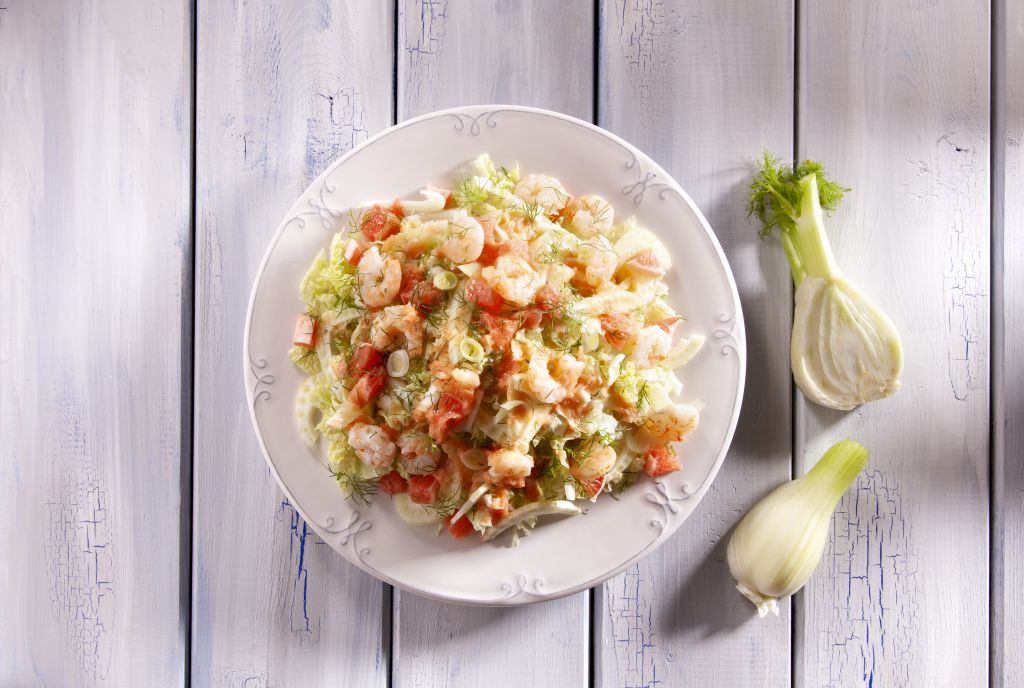 Σαλάτα με κινέζικο λάχανο, φινόκιο και γαρίδες