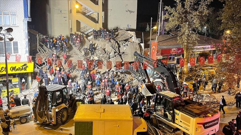 Τουρκία – Κατάρρευση κτιρίου: Τουλάχιστον 20 εγκλωβισμένοι | tovima.gr
