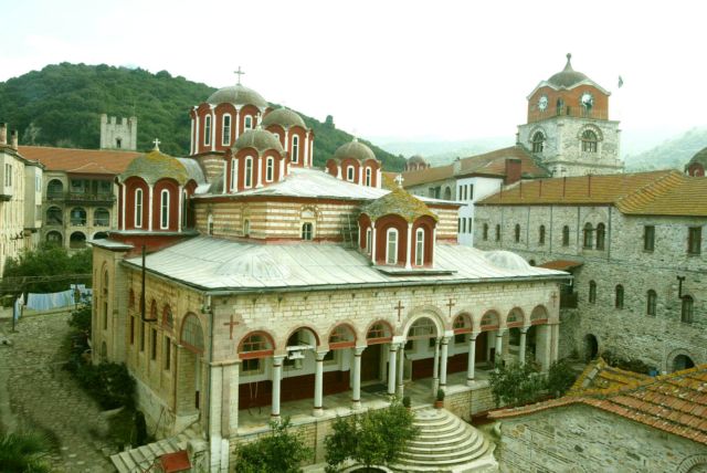 Prosecutor orders probe of spread of COVID-19 disinformation by Mount Athos Monks | tovima.gr