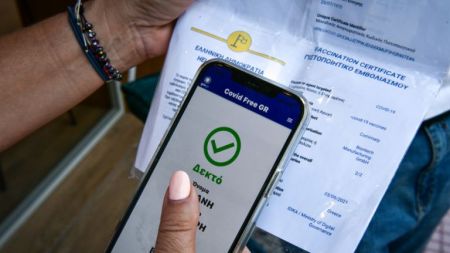 Λήξη στο πιστοποιητικό εμβολιασμού;  – Τι είπε ο Θεμιστοκλέους