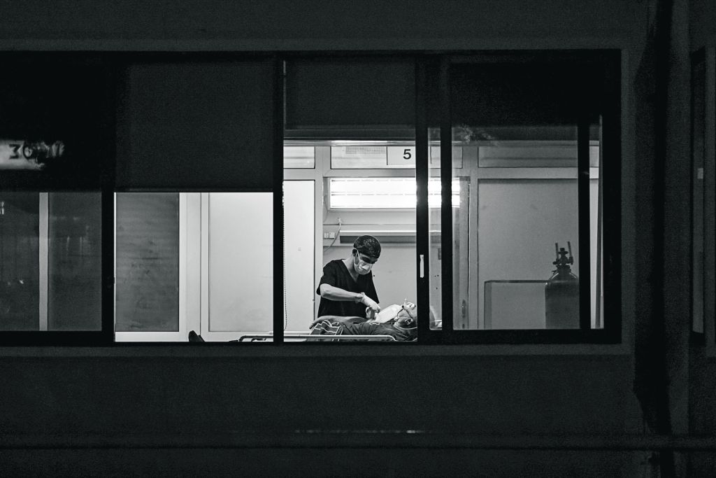 Κορωνοϊός – Τείχος… δακρύων από ανεμβολίαστους και μετάλλαξη Δέλτα