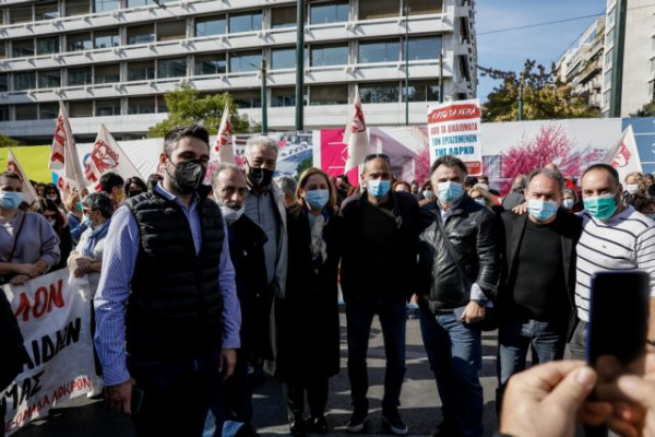 ΛΑΡΚΟ – Συγκέντρωση εργαζόμενων στο Σύνταγμα – Κλειστοί οι δρόμοι