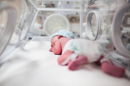 Σέρρες – Αφαντοι οι γονείς που εγκατέλειψαν το μωρό τους – Τα νεότερα για την υγεία του