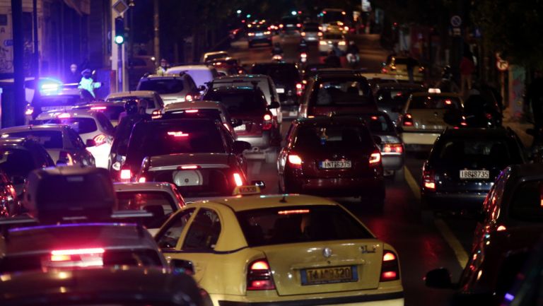 Κίνηση τώρα – Κυκλοφοριακό χάος στο κέντρο της Αθήνας – Τεράστιες ουρές [Χάρτης] | tovima.gr