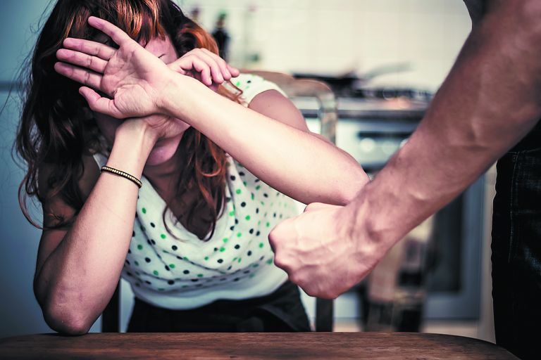 Κακοποίηση γυναικών – Και μετά την καταγγελία τι; | tovima.gr
