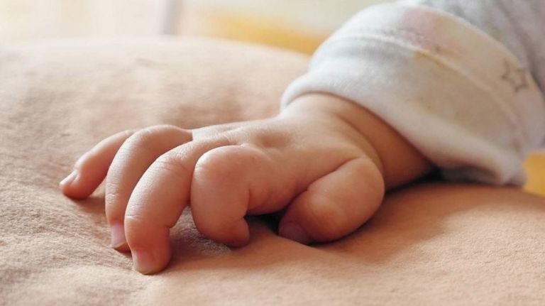 Σέρρες – Εγκατέλειψαν άρρωστο μωρό 15 μηνών σε Κέντρο Υγείας | tovima.gr
