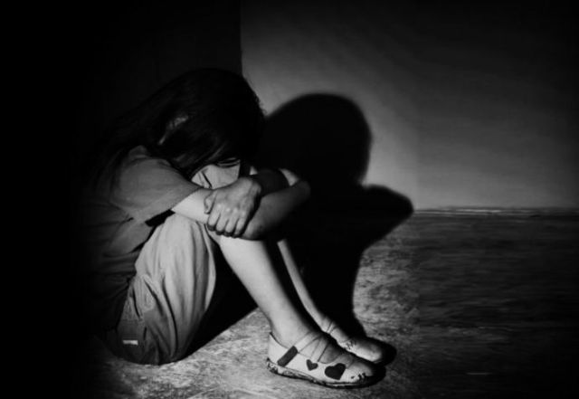 Φρίκη! Αστυνομικός κατηγορείται ότι ασέλγησε στο 4χρονο παιδί του